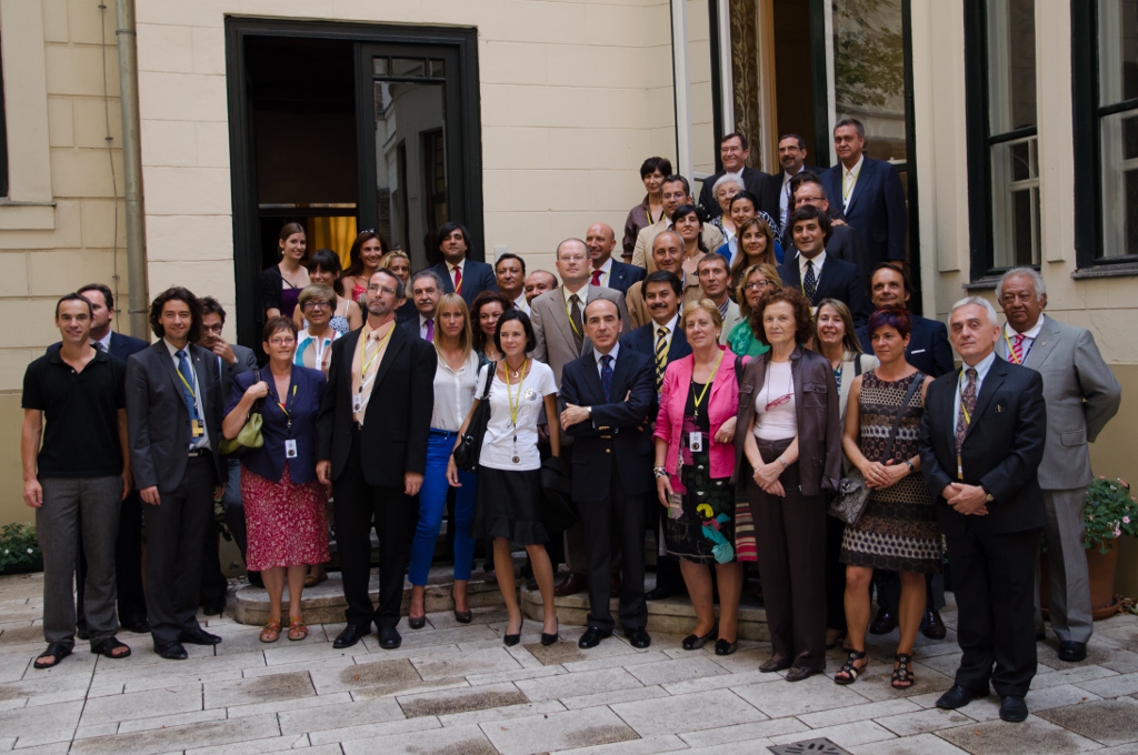 Congresistas del XXI Congreso Internacional de AEDEM en la Embajada de España en Hungría